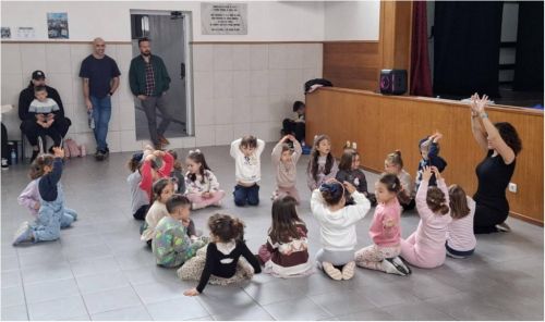 AULA DE DAN&Ccedil;A PARA CRIAN&Ccedil;AS
